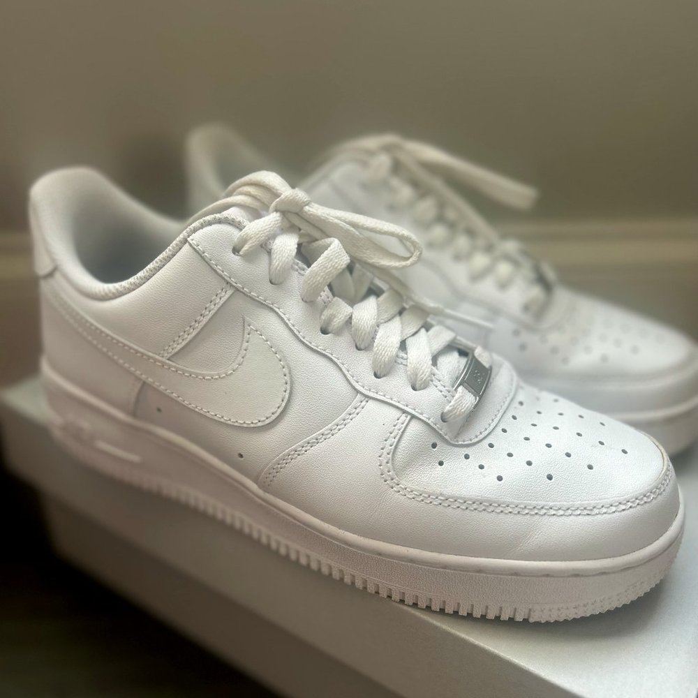 WMNS AIR FORCE 1 '07 - Picture 1 of 3